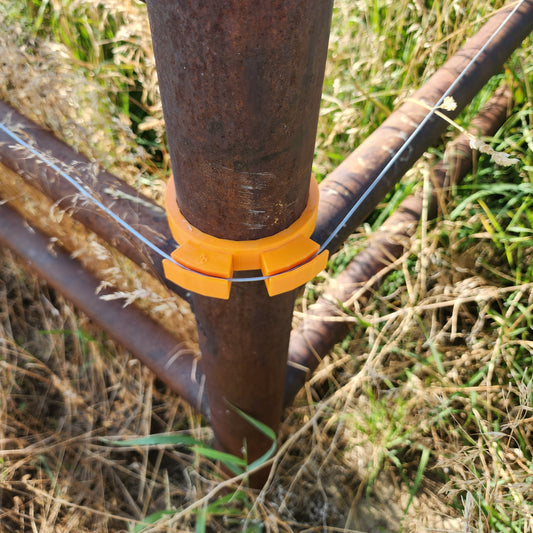 Outside Corner Insulators for Pipe Fence