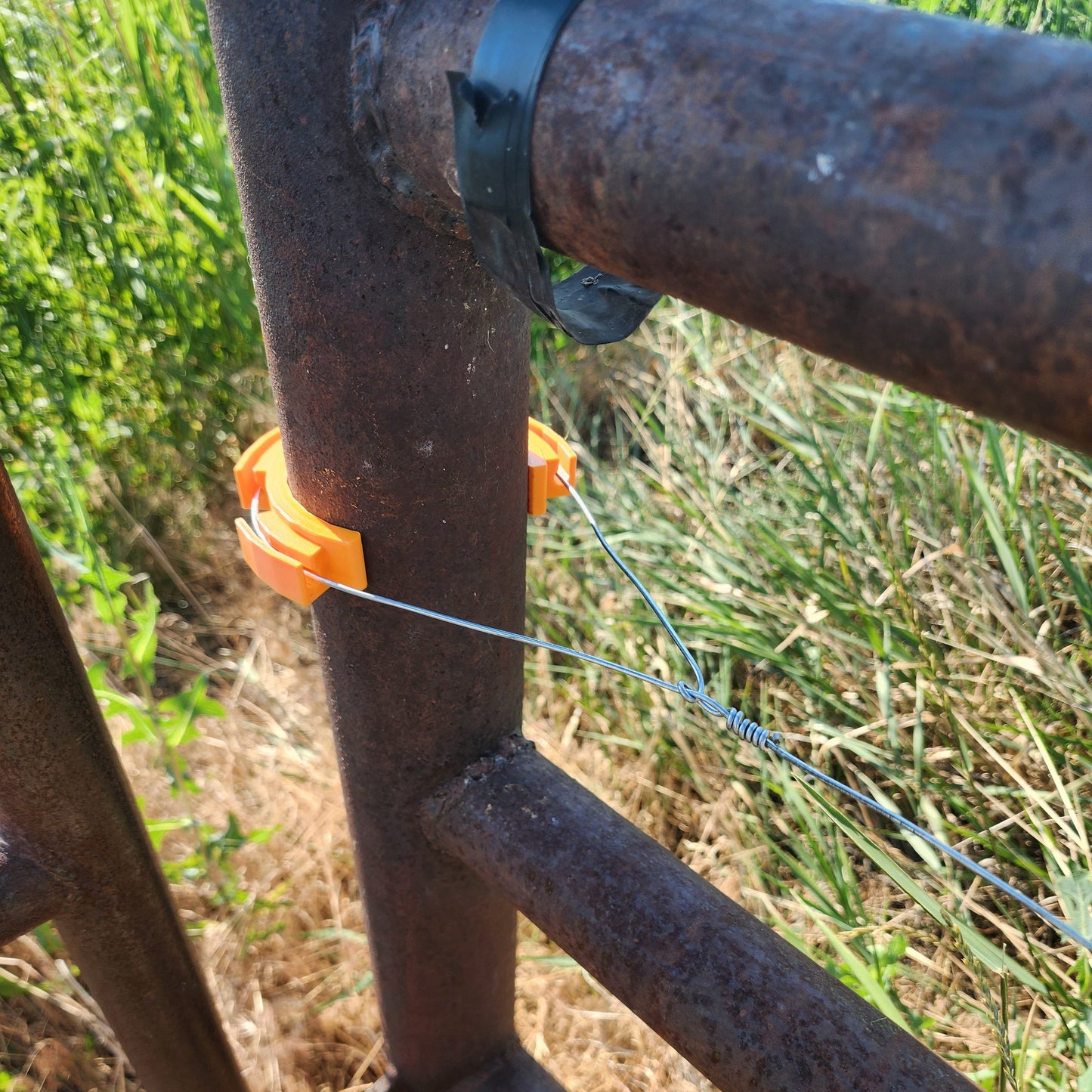 Line Termination Insulators for Pipe Fence